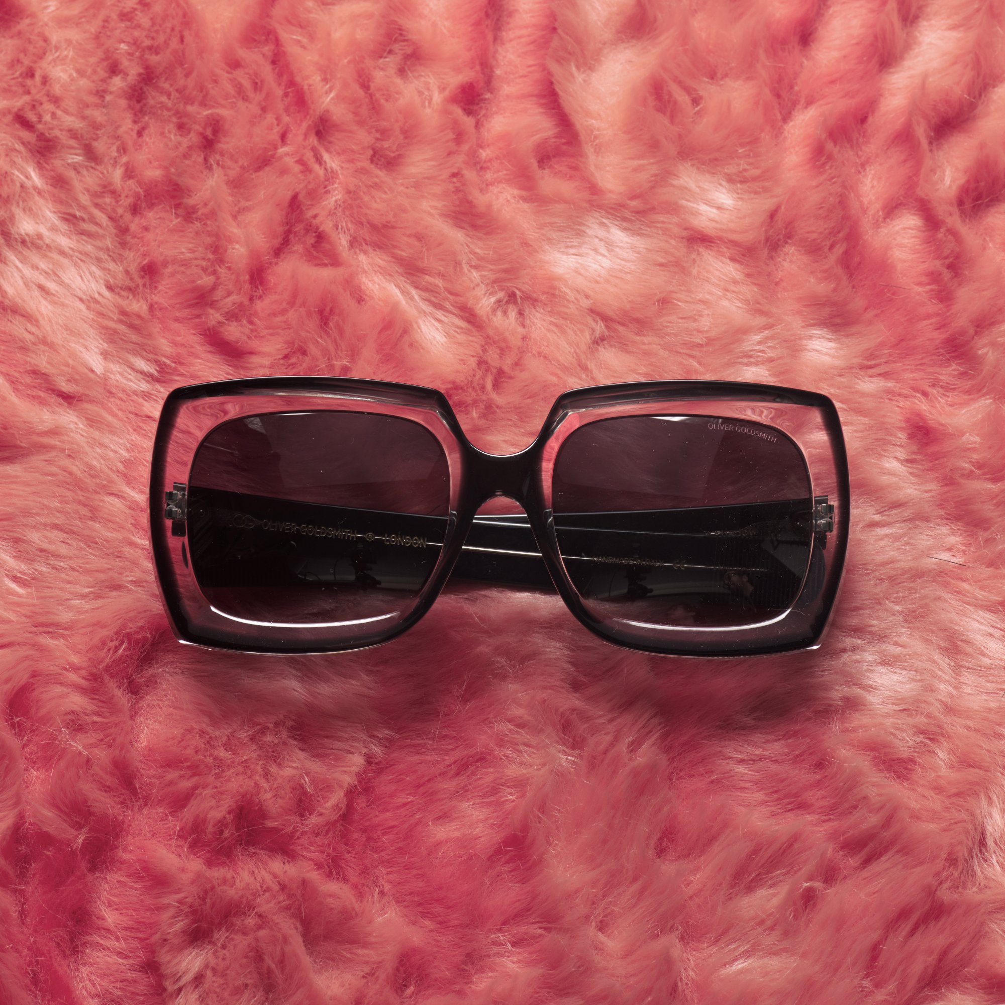 Oliver Goldsmith oversized on pink fur